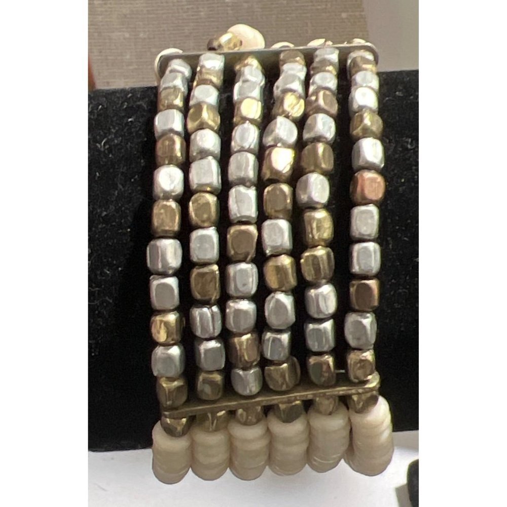 White Glass Bead and Metallic Stretch Bracelet -- 7.25